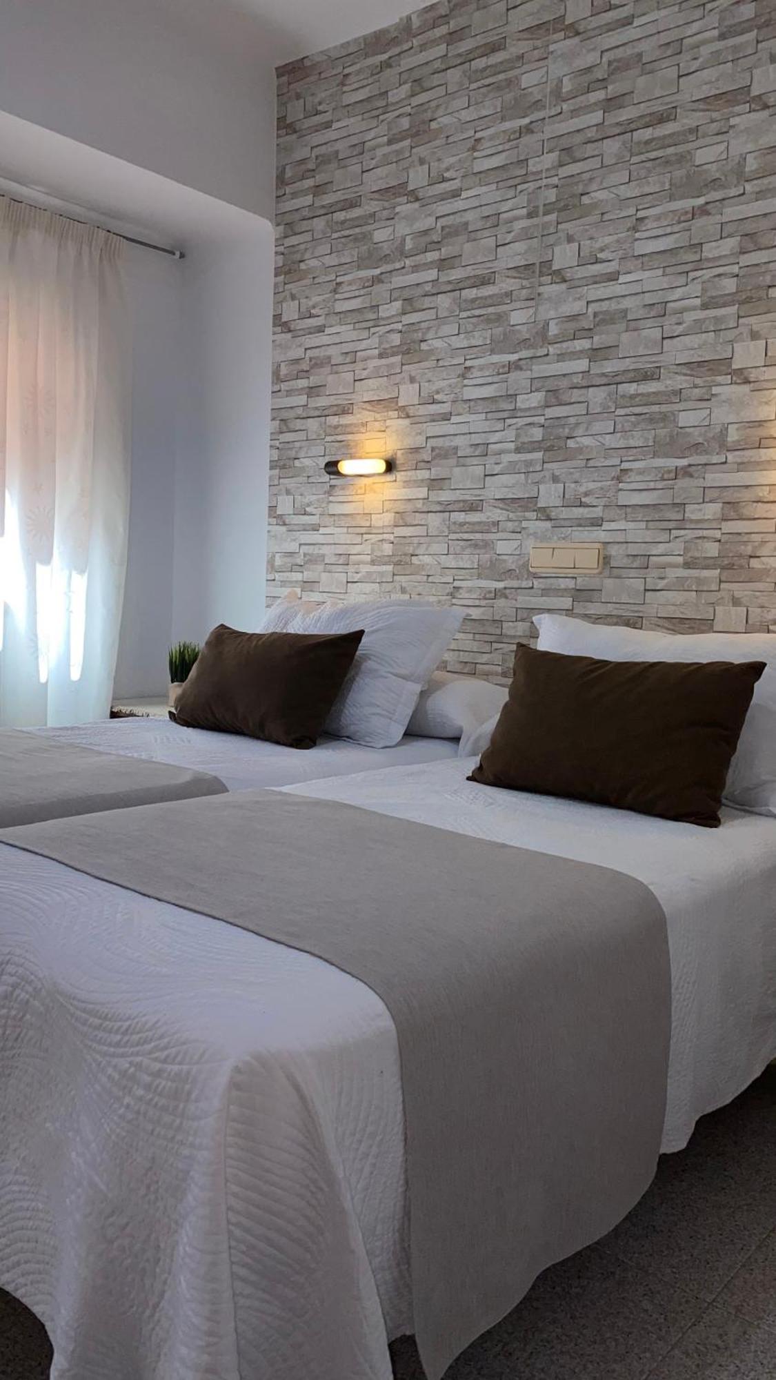 Rincon Extremeno Hotel Plasencia Exterior photo