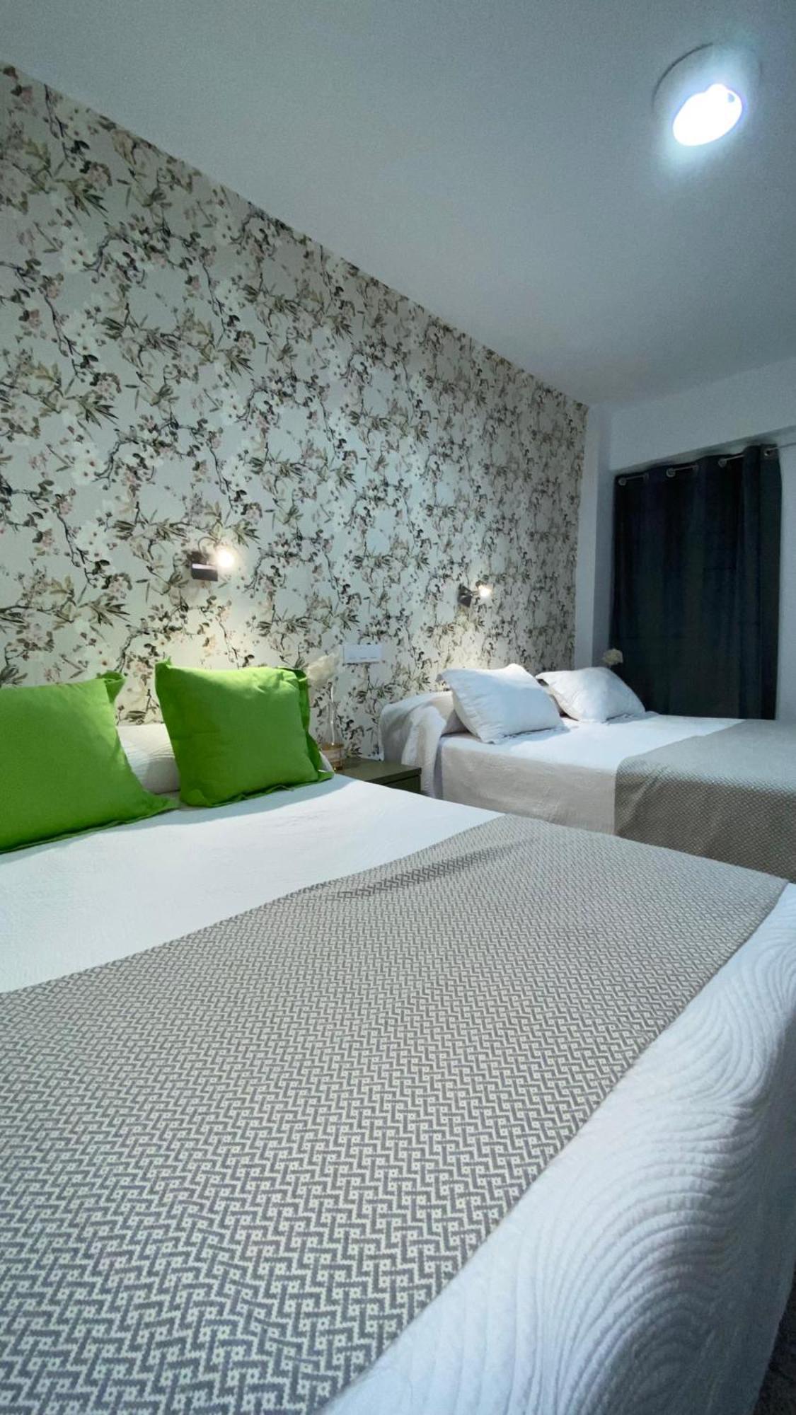 Rincon Extremeno Hotel Plasencia Exterior photo
